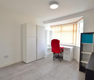 2 bedroom semi-detached house to rent - Photo 3