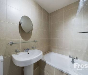 Redford Close, Feltham,TW13 - Photo 3