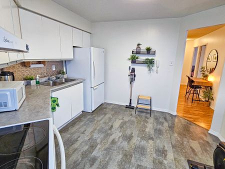 For Lease - 12 Laurelcrest Street Unit# 1206, Brampton, Ontario - Photo 3