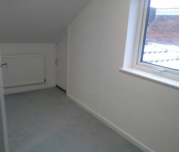 3 bedroom semi-detached bungalow to rent - Photo 4