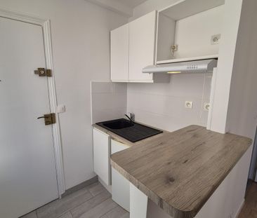 Location Appartement 1 pièce 15m² ST MAUR DES FOSSES 94100 - Photo 1