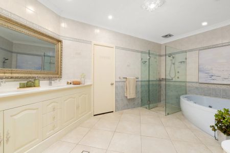 Versatile Two Bedroom Home with Bay Views - Photo 4