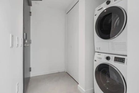 Main & 41st Apartments — 2 Bedroom 1 Bathroom - Photo 4