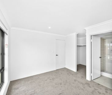 Coastal suburb living awaits you - Photo 5