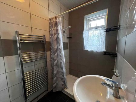 3 bedroom end of terrace house to rent - Photo 5