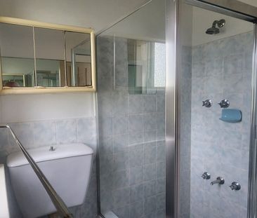 Separate half of large house in quiet, scenic area - Photo 3