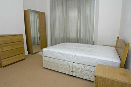 2 bedroom ground floor flat to rent - Photo 2