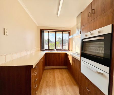 Neat and Tidy Villa in Great Location! - Photo 5