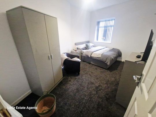 1 bedroom in a house share to rent - Photo 1