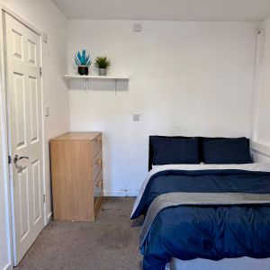 Berkeley Avenue, Hounslow - Photo 2