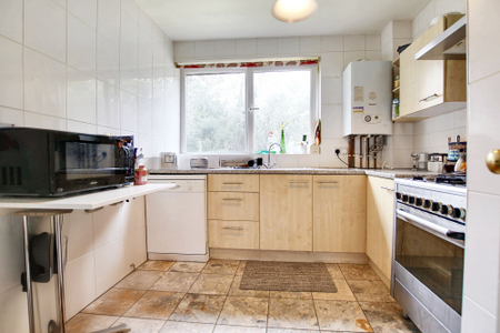 2 bed apartment to rent in Holmfield Road, Leicester, LE2 - Photo 4