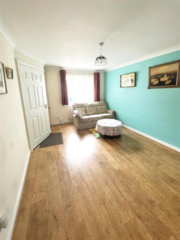 2 Bedroom Terraced - Photo 2