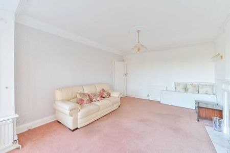 4 bedroom detached house to rent - Photo 2