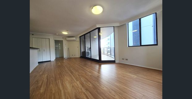 High Level Renovated 2Bedroom Apartment at the Prime Location of Parramatta CBD - Photo 1