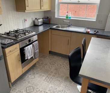 2 bedroom flat to rent - Photo 4