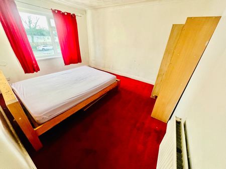 3 bedroom apartment to rent Harrogate Road, Bradford, West Yorkshire, BD2 - Photo 2