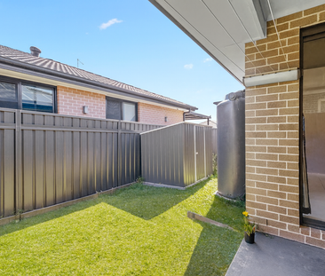 Modern, fresh and move into a ready family home! - Photo 3