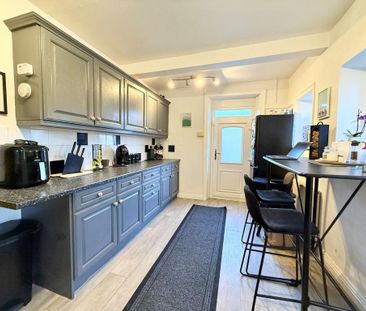 2 bedroom end of terrace house to rent - Photo 4