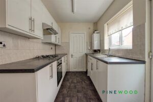 3 BEDROOM House - Mid Terrace - Photo 3