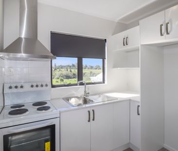 Two-bedroom home Papatoetoe! - Photo 3