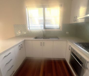 Three Bedroom Townhouse Newport- Garage not available to this property - Photo 4