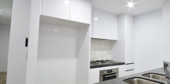 Modern 3-Bed Apartment with Double Parking in the Heart of Mascot - Photo 2