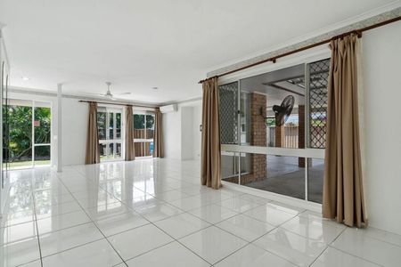 Huge Family Home That Ticks ALL The Boxes! - Photo 3