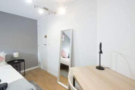 Calle de la Luna, Madrid, Community of Madrid 28004 - Photo 4