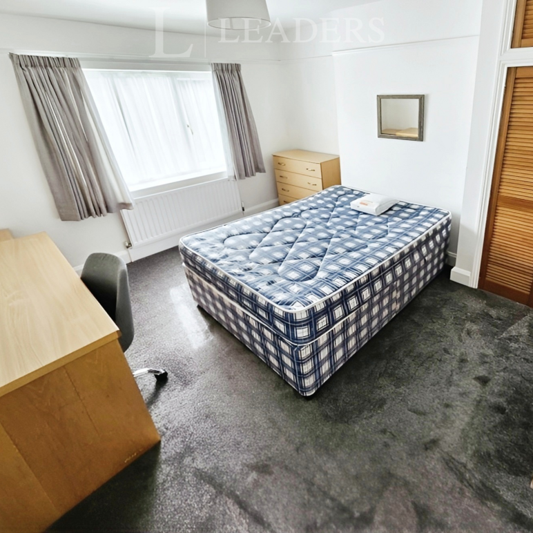 4 bedroom semi-detached house to rent - Photo 1