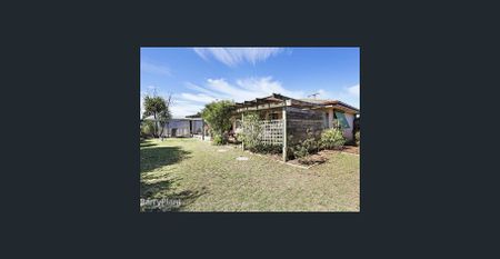 Neat home, close to everything. - Photo 2