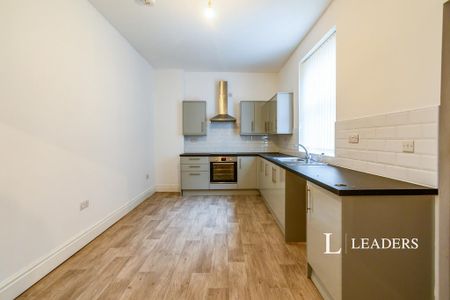 4 bedroom terraced house to rent - Photo 2