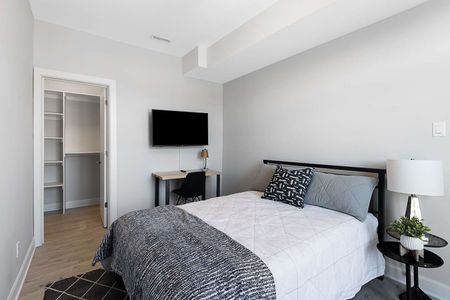 240 Blackburn, Sandy Hill, Ottawa, ON - Photo 2