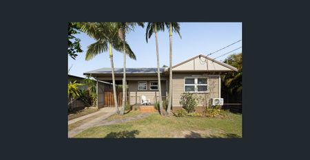 Charming 1950's Cottage - Photo 2