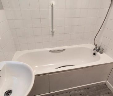 3 bedroom end of terrace house to rent - Photo 6