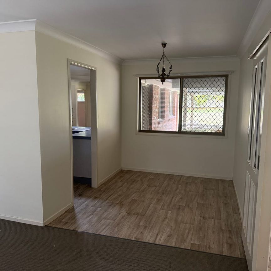 Quiet street in Rosewood - Photo 1