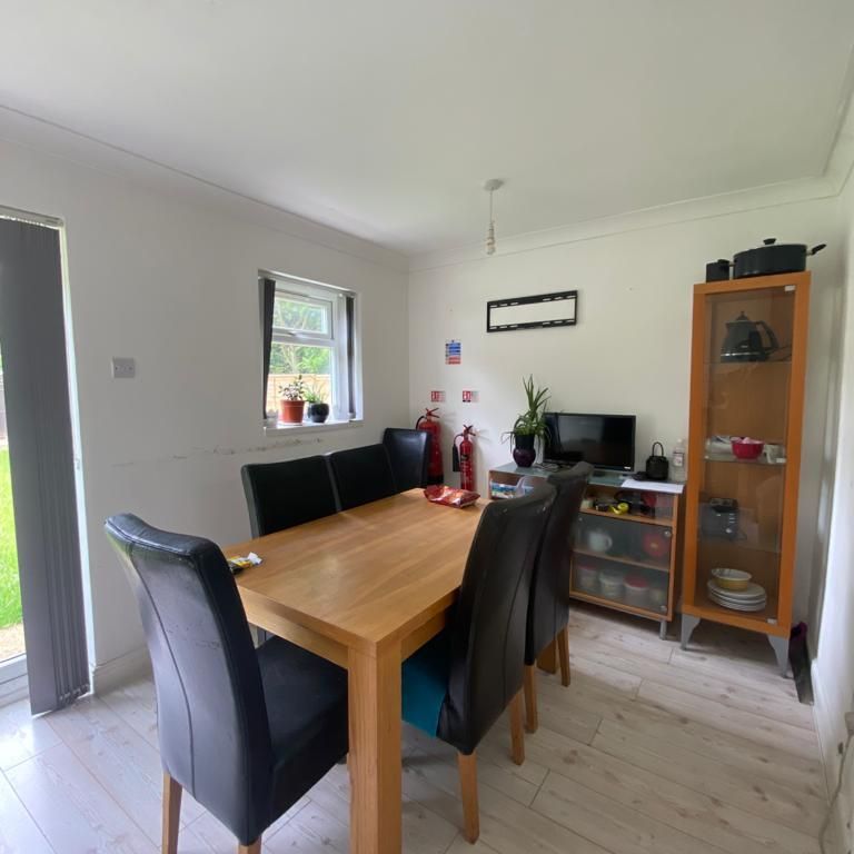 1 bedroom in a house share to rent - Photo 1