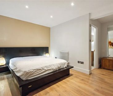 3 bedroom flat in London - Photo 5