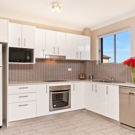 Modern Two Bedroom Security Apartment - Photo 1