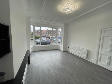 5 bedroom end of terrace house to rent - Photo 2