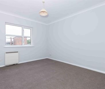 The Strand, Goring-By-Sea - Photo 2