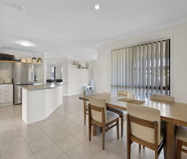 Spacious 4-Bedroom, 2-Living Gem with Solar - Photo 3