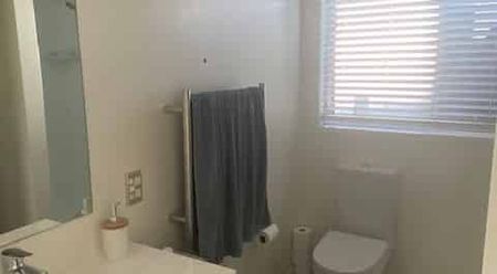 Charming 3BR Home in Bucklands Beach - Photo 4