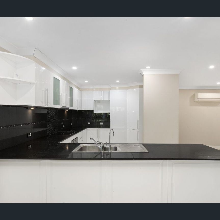 8 Stockman Crescent, Mudgeeraba, Qld 4213 - Photo 1