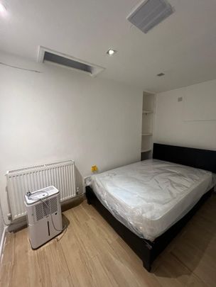 2 Bed Flat, High Road, IG1 - Photo 1