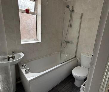 3 Bed Terraced House, New Cross Street, M5 - Photo 6