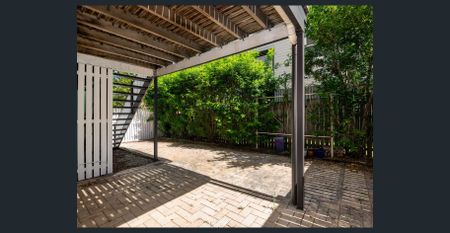 Beautifully Spacious Classic Queenslander | Garden Maintenance Included | Within the Brisbane State High Catchment - Photo 5