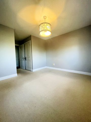 For Lease - 2418 Wasaga Drive, Oakville, Ontario - Photo 2