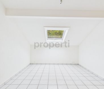 Moderne 3.5-Zimmer-Dachwohnung an ruhiger Lage mit heller Wohnatmos... - Photo 6