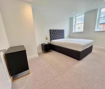 Peacock Court, W14, London - Photo 2