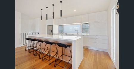 Modern 3-Bedroom Coastal Home - Photo 5